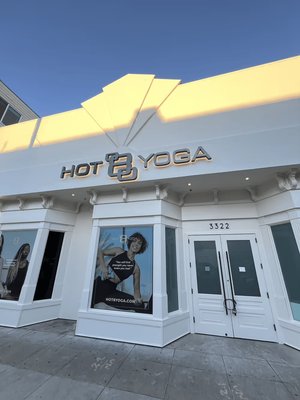 Hot 8 Yoga – Custom Mirror Wall Installation in Marina San Francisco - This project highlights our expertise in custom mirror installation for yoga studios, gyms, and dance studios. If you’re looking for commercial mirror installation for your fitness center, boxing gym, or Pilates studio, we’ve got you covered.
For this high-energy hot yoga studio, we installed wall-to-wall gym mirrors designed to withstand high temperatures and humidity, ensuring a long-lasting, distortion-free reflection. Whether it’s yoga mirrors, dance studio mirrors, or fitness center mirror walls, we customize every project to meet the unique needs of our clients.
At MAZ Glass, we specialize in high-quality mirror wall installations that enhance both aesthetics and functionality. Our latest project at Hot 8 Yoga in the Marina District, San Francisco, showcases how the right studio mirrors can completely transform a space. Hot 8 Yoga – Custom Mirror Wall Installation in Marina San Francisco - This project highlights our expertise in custom mirror installation for yoga studios, gyms, and dance studios. If you’re looking for commercial mirror installation for your fitness center, boxing gym, or Pilates studio, we’ve got you covered.
For this high-energy hot yoga studio, we installed wall-to-wall gym mirrors designed to withstand high temperatures and humidity, ensuring a long-lasting, distortion-free reflection. Whether it’s yoga mirrors, dance studio mirrors, or fitness center mirror walls, we customize every project to meet the unique needs of our clients.
At MAZ Glass, we specialize in high-quality mirror wall installations that enhance both aesthetics and functionality. Our latest project at Hot 8 Yoga in the Marina District, San Francisco, showcases how the right studio mirrors can completely transform a space.