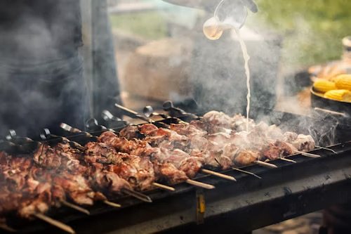 BBQ Catering - Top Notch Catering brings bold flavours and a laid-back, crowd-pleasing experience with our BBQ catering services. Perfect for weddings, corporate events, backyard parties, and large gatherings, our menus are built to satisfy.
We offer a variety of BBQ options including slow-cooked meats, grilled favourites, and fresh, house-made sides. From classic comfort BBQ to elevated selections, everything is prepared with quality ingredients and attention to flavour.
Our team handles setup, service, and takedown, making the entire experience easy and stress-free. We can accommodate different group sizes and dietary needs, including vegetarian and gluten-free options.
Whether you’re hosting a casual get-together or a large-scale event, Top Notch Catering delivers reliable service and great food your guests will love.