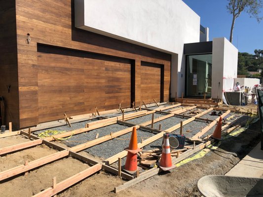 $13 MIllion Dollar New Construction - This was a $13M new construction in Los Angeles. We were brought on by the Architect to execute all of the exterior hardscape. This included a segmented driveway, driveway approach, walkways, cmu walls and pool deck. $13 MIllion Dollar New Construction - This was a $13M new construction in Los Angeles. We were brought on by the Architect to execute all of the exterior hardscape. This included a segmented driveway, driveway approach, walkways, cmu walls and pool deck.