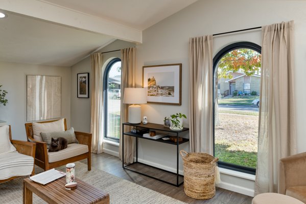 Black Andersen Windows 100 Series - Need more light but not ventilation? Picture windows are exactly what you're looking for. These fixed-sash windows are energy efficient and allow you to maximize glass surface.
Andersen Windows & Doors manufactures these windows from a Fibrex® composite material that's not only sustainably made but also budget friendly. Black Andersen Windows 100 Series - Need more light but not ventilation? Picture windows are exactly what you're looking for. These fixed-sash windows are energy efficient and allow you to maximize glass surface.
Andersen Windows & Doors manufactures these windows from a Fibrex® composite material that's not only sustainably made but also budget friendly.