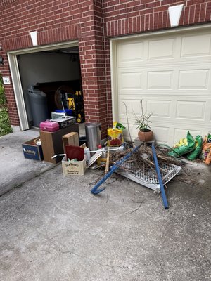 Junk removal service - Don't want to do any heavy lifting leave that to us we will help you take everything from a trash bag to a threadmill we will do the work for you!