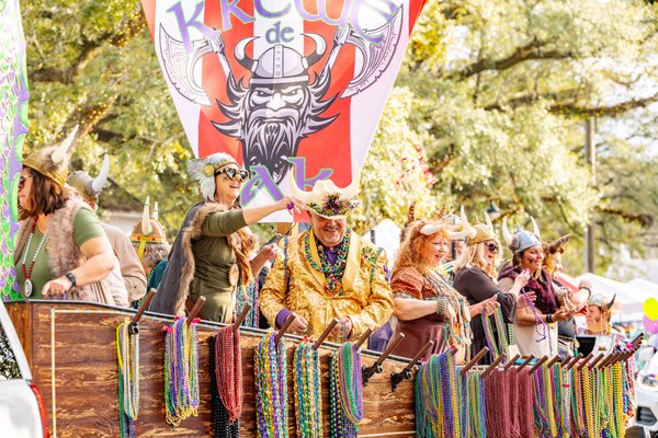 Event photography - Taken during the 2025 Mardi Gras parade in Defuniak Springs, FL. Event photography - Taken during the 2025 Mardi Gras parade in Defuniak Springs, FL.