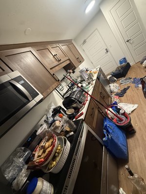 Heavy Duty Apartment Reset ⭐ - Before & after of a heavy-duty studio apartment! 🧽 We had a team of two working for just 1.5 hours and made a huge difference. Not every job gets finished in one visit, but progress like this speaks for itself. 💚 Message Spotless Blessings PNW for a free estimate!