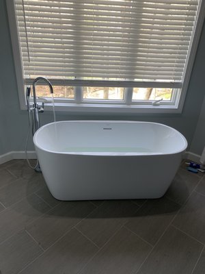 Residential Bathtub Installatoin - Sample of a project we completed at the end of 2021. Contact us for a price to replace your old bathtub! Residential Bathtub Installatoin - Sample of a project we completed at the end of 2021. Contact us for a price to replace your old bathtub!
