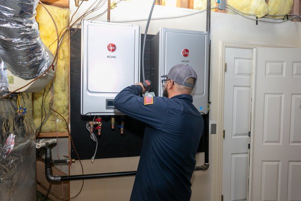 Water Heater Installations! - TE Certified licensed plumbers have the experience, training, and equipment to handle any traditional or tankless water heater installation you have in mind! We have experience with all major brands, including Rheem, Navien, Rinnai, and more.