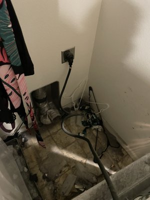 Refreshing dryer and vent - Dryer vent was with lint not worse that I see sometimes, but vent from dryer to pipe was bed. Refreshing dryer and vent - Dryer vent was with lint not worse that I see sometimes, but vent from dryer to pipe was bed.