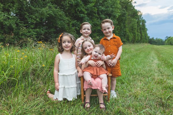 Family - I LOVE photographing babies, kids, and families! Milestones, back-to-school, updated family pictures, reunions, and more, I'm here for it. Family - I LOVE photographing babies, kids, and families! Milestones, back-to-school, updated family pictures, reunions, and more, I'm here for it.
