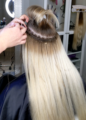 Hair Extensions, Hair color. - There is no need to suffer short and/or thin hair, or wait for months for your hair to grow and have volume as in your twenties. The best option is Hair Extensions. It transforms your self-esteem and confidence. Give it a try, I’m sure you will love it.