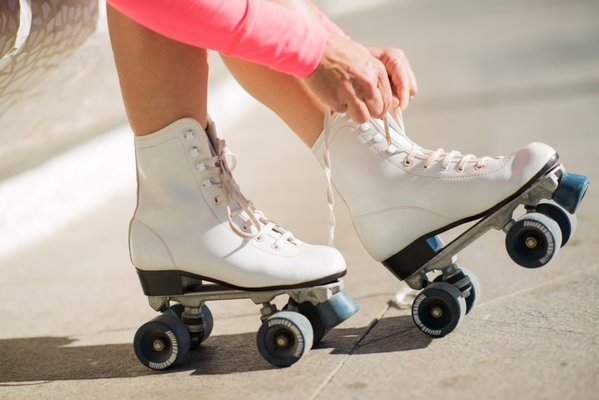 Rollerskating Programs - Learn how to quad skate with Skate Gym certified instructors and custom tailored lessons for all skill levels. Whether it's first time lacing up, or if it's been a while since you last skated, or even if you've been skating for years and want to up your game!
