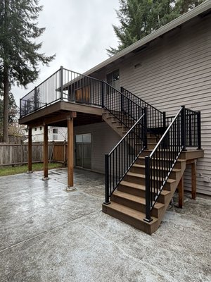 Composite Deck with Aluminum Railing & Turn Staircase – Lynnwood, WA - Custom 16’ composite deck installation in Lynnwood, WA. Built with pressure-treated framing, reinforced beams, and properly spaced footings to meet local code requirements.

Finished with premium composite decking and a black aluminum railing system. Includes custom-built staircase with a directional turn for safe and efficient access.

Designed for durability, low maintenance, and long-term outdoor performance.