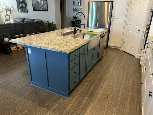 Farmhouse sink Installation - Customer wanted a new farm house style sink to replace her old one.