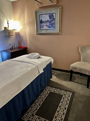 RELAXING DEEP TISSUE MASSAGE - AT ELEGANT MASSAGE, COME IN AND ENJOY A RELAXING DEEP TISSUE MASSAGE FROM ONE OUR MASSAGE SPECIALISTS.  CHOOSE A SPECIAL A ORGANIC MASSAGE OIL AND ENJOY A FREE HOT STONE TREATMENT.