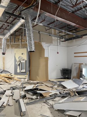 Interior Demolition – Skechers - We completed the full interior demolition of one of Skechers' commercial spaces, delivering a safe, efficient, and highly professional service. The project began with a technical assessment to ensure that every step would be handled with care and precision.
Our team used the right tools and smart demolition strategies to safely remove interior structures, including walls and partitions, while respecting the client’s timeline and space requirements.
This type of work demands experience, attention to detail, and an organized approach, and that’s exactly what we delivered. The area was left clean and ready for the next phase of construction, without delays or complications. Interior Demolition – Skechers - We completed the full interior demolition of one of Skechers' commercial spaces, delivering a safe, efficient, and highly professional service. The project began with a technical assessment to ensure that every step would be handled with care and precision.
Our team used the right tools and smart demolition strategies to safely remove interior structures, including walls and partitions, while respecting the client’s timeline and space requirements.
This type of work demands experience, attention to detail, and an organized approach, and that’s exactly what we delivered. The area was left clean and ready for the next phase of construction, without delays or complications.