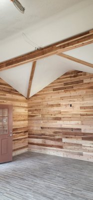 Craft space - Framed structure
Drywall all
Paneled walls with cedar
carpentry
paint Craft space - Framed structure
Drywall all
Paneled walls with cedar
carpentry
paint
