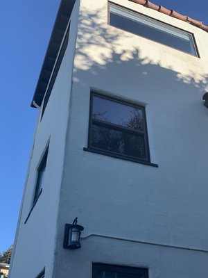 3-story Berkeley hills window clean - For those who are limited to using ladders, this would have been a real challenge. Top windows were 28' working height and the ground below was wet and sloped in the wrong direction. Unless you happen to be fond of carrying scaffolding down 100' sloping stairs and building a scaffolding, this job was a non-starter. We used the best-in-class carbon fiber and kevlar water-fed pole with switchable feed for surfactant versus pure water.
The results were exceptional and we got yet another 5-star rating on HomeAdvisor Pro. 3-story Berkeley hills window clean - For those who are limited to using ladders, this would have been a real challenge. Top windows were 28' working height and the ground below was wet and sloped in the wrong direction. Unless you happen to be fond of carrying scaffolding down 100' sloping stairs and building a scaffolding, this job was a non-starter. We used the best-in-class carbon fiber and kevlar water-fed pole with switchable feed for surfactant versus pure water.
The results were exceptional and we got yet another 5-star rating on HomeAdvisor Pro.