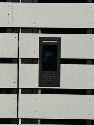 Total Technology Integration for a Modern Residential Estate in Oakland, CA - Wiztec Team recently completed a full-scale Low Voltage (C-7) installation, focusing on seamless security and high-performance entertainment. Our team transformed this architectural masterpiece into a fully connected smart home.