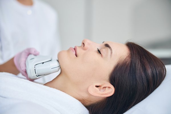 Esthelab Ultimate - Non-invasive lifting and firming with HIFU (High-Intensity Focused Ultrasound). Enjoy a comprehensive, 120-minute treatment that includes everything from HIFU to DPL Laser Therapy, leaving your skin at its absolute best.