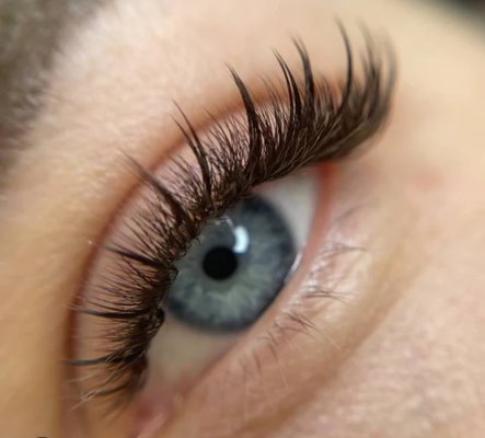 Hybrid wispy - If you are looking for the Hybrid lash extension with a wispy look like this image? you found the best salon in town. We can create a textured, spiky, and wispy appearances with exclusivly custom made lashes only available at our salon. Perfect for Kim K lash looks and wispy wet look lashes.