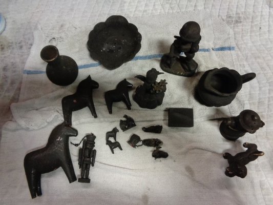 Soot cleaning of contents - Soot covered contents able to be completely restored Soot cleaning of contents - Soot covered contents able to be completely restored
