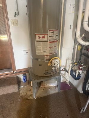New Gas Water Heater Install - We were called in to replace an old water heater that was no longer doing its job. We quickly came through to get it replaced, making sure to inspect current lines and replace any that were old or out of order. We tested for proper function upon installation and made sure everything was in order.