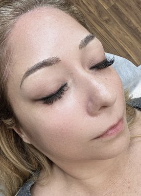 Microblading Brows - Microblading is a great to people with some hairs. It's using hairstrokes to help reconstruct your brows and will give you a fuller, more defines and natural appearance. Not recommend for combination or oily skin type.