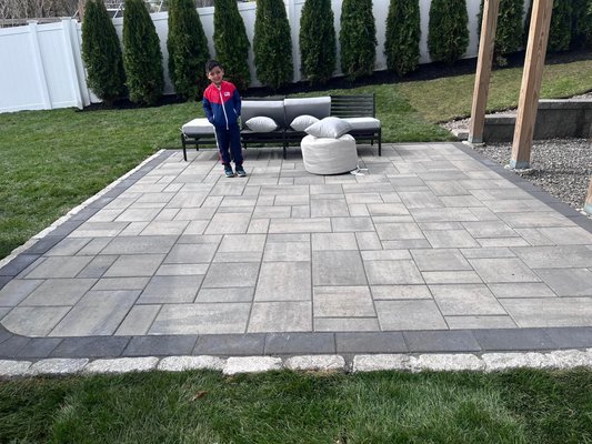 Landscape design. - On this project we helped the homeowner with the design and installation, 
We showed them a few types of materials and they picked what they really liked, 
We installed a retaining wall, yard leveling, vinyl and aluminum fence, tree installation, sod and mulch. 
We love to see our client satisfaction with the results of the project.