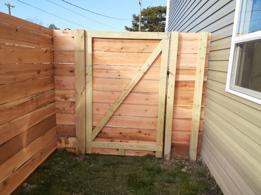 Completed Fencing Projects - Here are some of our completed wood, aluminum, and vinyl fencing projects.