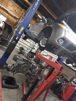 REAR MAIN SEAL - Sealed up and back on the road 💪

This Acura RDX 2013 came in with some serious leaks—so we went all in, replacing both the rear main seal and torque converter seal to stop the problem at the source. Transmission out, precision work done right, and everything torqued and sealed to spec.

No more leaks, no more mess—just clean, reliable performance where it counts 🔧🔥