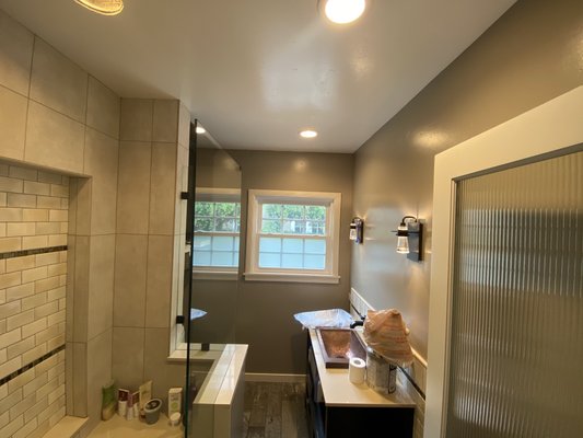 Bathroom Re-Paint
(East Sac) - This was a bathroom we did in the east sac area (we didn’t get no before picture but if was yellow before , they switched to a more neutral modern grey. Bathroom Re-Paint
(East Sac) - This was a bathroom we did in the east sac area (we didn’t get no before picture but if was yellow before , they switched to a more neutral modern grey.