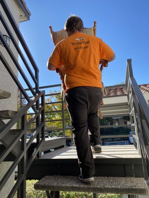 Westlake Village Move - Our movers completing a move in Westlake Village. Moovu Movers cares about the safety of our customers and employees. We are taking all necessary precautions to move you safely. Call, email or visit our website for a free quote!