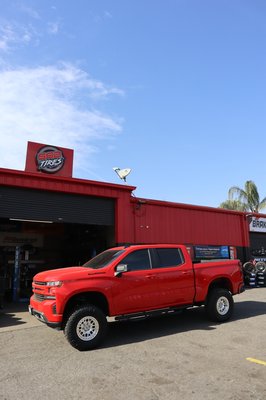 Chevy Silverado in for a new wheel and tire package! - This truck came in with stock tires and wheels. We installed KMC Wheels in silver & a new set of Nitto Ridge Grappler tires 35x12.50R17!!😎