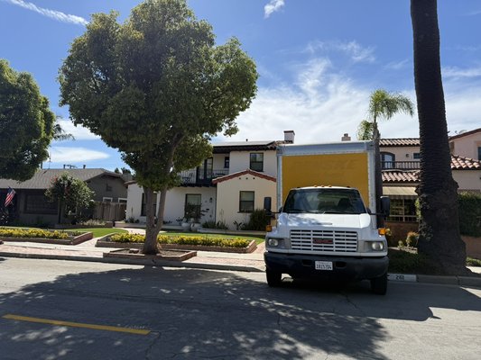 2 story house move - We have moved our customers into this beautiful 2 story house. Work was pleasant with such an LA view! 2 story house move - We have moved our customers into this beautiful 2 story house. Work was pleasant with such an LA view!