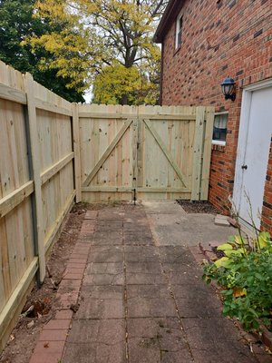 wood and vinyl privacy fence - this projects were completed in 2024