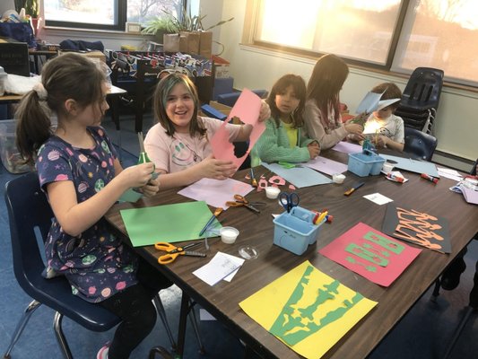 Kids Art Classes - We understand that families lead busy lives and your children are no different. We provide a fun, safe environment for your children to enhance their self confidence and  creativity. Being a kid is about having fun. We have space for your children to have fun. Classes are one hour  $15 per person