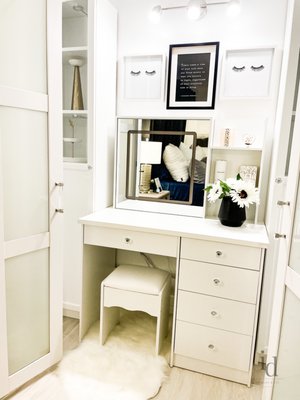 Closet Vanity - This is a small vanity closet renovation. The client wanted to have a more functional and organized space. We installed the closet storage and a vanity desk with drawers, which was a perfect fit for the available space. This is a great option for anyone who wants to add extra storage without taking up too much space.