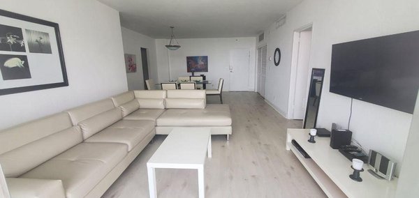 Renew all flooring apartment. - We remove the old Laminate and Tile Floor and Install a new Vinyl floor. Renew all flooring apartment. - We remove the old Laminate and Tile Floor and Install a new Vinyl floor.