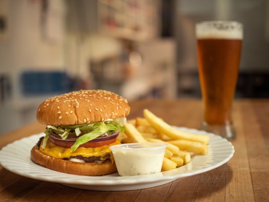 Dave's Dawghouse Cafè - Dave's Dawghouse has been around just about as long as the course has. Take advantage of our delicious food or come grab a drink from our yummy drink list (including hard liquor), whether it's before/after your round or if you just want to stop by to grab a bite. Dave's Dawghouse Cafè - Dave's Dawghouse has been around just about as long as the course has. Take advantage of our delicious food or come grab a drink from our yummy drink list (including hard liquor), whether it's before/after your round or if you just want to stop by to grab a bite.