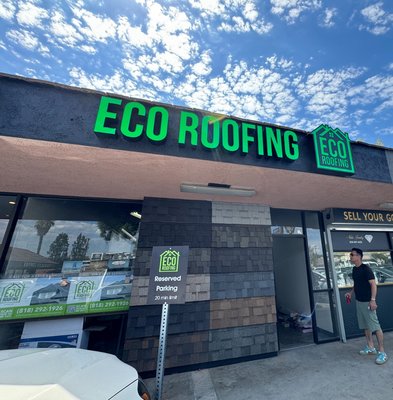 ROOFING SHOWROOM - Located in the heart of Sherman Oaks, our roofing showroom is the perfect place to explore all your roofing options. We provide a comprehensive selection of roofing materials for every style and budget, including a wide array of California Title 24 compliant roofing materials designed to meet the state's energy efficiency standards.  
Whether you're looking for shingles, tiles, or a metal roof, you can see and touch all our products in one convenient location. Our knowledgeable team is always on hand to answer your questions and help you find the perfect fit for your home.
And for those who like to have a little fun while they shop, we have a ping-pong table ready for any players who want to challenge us to a quick game. Come on in, get a feel for our products, and maybe even show off your skills!