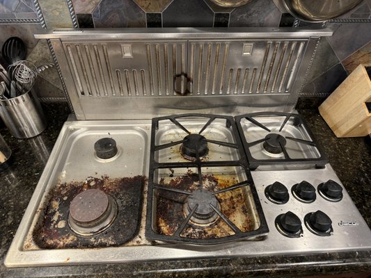 Deep cleaning - 🧽 Deep Cleaning
Our deep cleaning service targets every detail — from baseboards to high corners. We scrub, sanitize, and remove built-up dirt in all rooms, including inside the oven, fridge, and cabinets if requested. Perfect before/after events, seasonal resets, or when your home needs a full refresh.