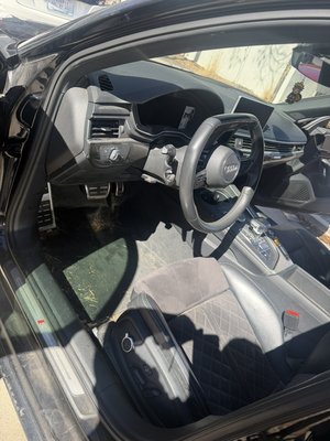 Audi S4 - Full interior deep detailing completed on this Audi S4.
Deep vacuum, detailed cleaning of all surfaces, leather care, and interior sanitization — restoring the cabin to a clean, fresh luxury finish.