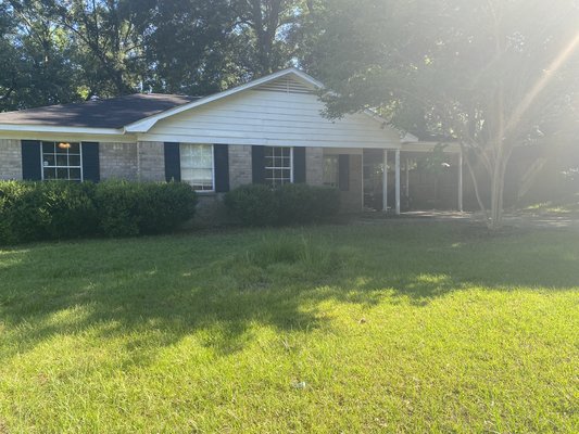 SOLD at $127,000 | 7017 Forest Glenn Ct Irvington Al 36544 - This home is located outside of the city in Irvington. This cute brick home has a nice sized living room with recessed lighting and a separate dining room. The laundry room is just outside the kitchen fitting for a mud room as well. The back yard is very spacious with plenty of shade.