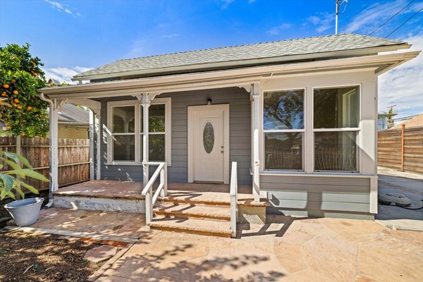 SOLD | 616 De La Guerra | $1,160,000 - SOLD $1,160,000
Homes like this don’t come around often! This 1895 Westside bungalow has got that classic charm, and plenty of space to create in the detached artist studio, plus a second bungalow for potential rental income!

Selling Agents: Randy Freed & Kellie Clenet
Buyers Agent: Chris Smith
Represented Buyer
DRE #01976075