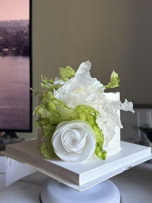 Rafaello cake - Custom-designed dessert display featuring handcrafted sugar flowers and premium decorative details. Every element was carefully created by hand to achieve an elegant and sophisticated look. Ideal for weddings, bridal showers, baby showers, and other special occasions. Rafaello cake - Custom-designed dessert display featuring handcrafted sugar flowers and premium decorative details. Every element was carefully created by hand to achieve an elegant and sophisticated look. Ideal for weddings, bridal showers, baby showers, and other special occasions.
