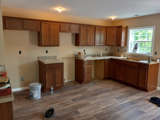 Carlisle Pa Kitchen Remodel 2022 - Kitchen remodel featuring new cabinets, counter tops, crown molding, vinyl plank flooring, recessed lighting, base molding installed Carlisle Pa Kitchen Remodel 2022 - Kitchen remodel featuring new cabinets, counter tops, crown molding, vinyl plank flooring, recessed lighting, base molding installed