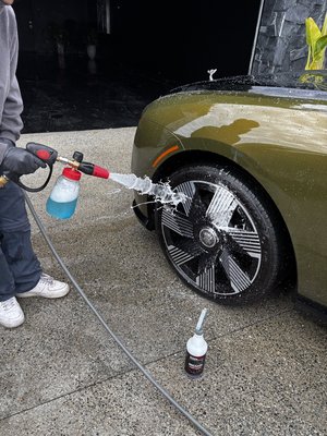 Rim/Barrel/Tire Details - Tire, Rim & Wheel Deep Cleaning
Wheels are one of the first things people notice — and the quickest to get neglected.
This service removes:
✔️ Brake dust buildup
✔️ Road grime & tar
✔️ Old tire dressing residue
✔️ Embedded dirt in barrels & spokes
We safely clean the face, inner barrel, and lug areas, then finish with a clean, even tire shine — no sling, no greasy mess.
The result?
Glossy, deep black tires and spotless rims that instantly elevate the entire vehicle’s appearance.
Clean wheels change everything. 🔥 Rim/Barrel/Tire Details - Tire, Rim & Wheel Deep Cleaning
Wheels are one of the first things people notice — and the quickest to get neglected.
This service removes:
✔️ Brake dust buildup
✔️ Road grime & tar
✔️ Old tire dressing residue
✔️ Embedded dirt in barrels & spokes
We safely clean the face, inner barrel, and lug areas, then finish with a clean, even tire shine — no sling, no greasy mess.
The result?
Glossy, deep black tires and spotless rims that instantly elevate the entire vehicle’s appearance.
Clean wheels change everything. 🔥