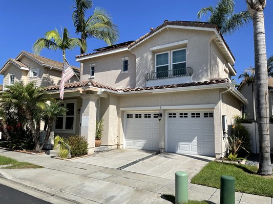 Exterior Residential - This home in Encinitas received a color change for the stucco with an accent color on the window pop outs around the home. Trim was repainted Pure White, while the front door and wrought iron were repainted in a Tricorn Black