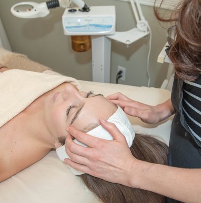 The Experience - We want Pretty Please to be a sanctuary for your skin and mind. It's a place where you step out of the fast lane, take a deep breath, and smile. The Experience - We want Pretty Please to be a sanctuary for your skin and mind. It's a place where you step out of the fast lane, take a deep breath, and smile.