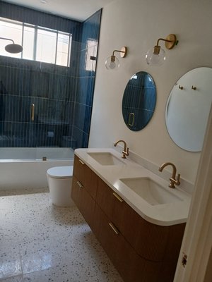 Post-Construction Cleaning - Post-Construction Cleaning

After construction or renovation, fine dust can settle everywhere. We thoroughly clean all surfaces, floors, baseboards, windows, cabinets, closets, kitchens, and bathrooms, removing construction dust and residue. Every detail is carefully cleaned so your newly renovated home is fresh, spotless, and ready to move in.