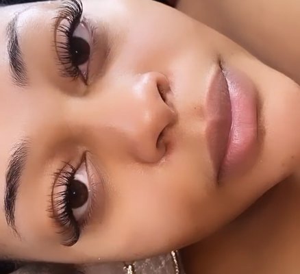 CLASSIC LASHES - Classic lash extensions are for the most natural look