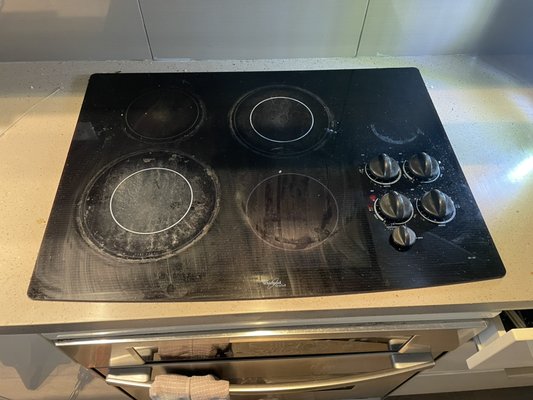 Front-Right Element not working on Cooktop - Front-Right element not coming on at all was the complaint. After inspection, we quoted and got a new element and installed it.